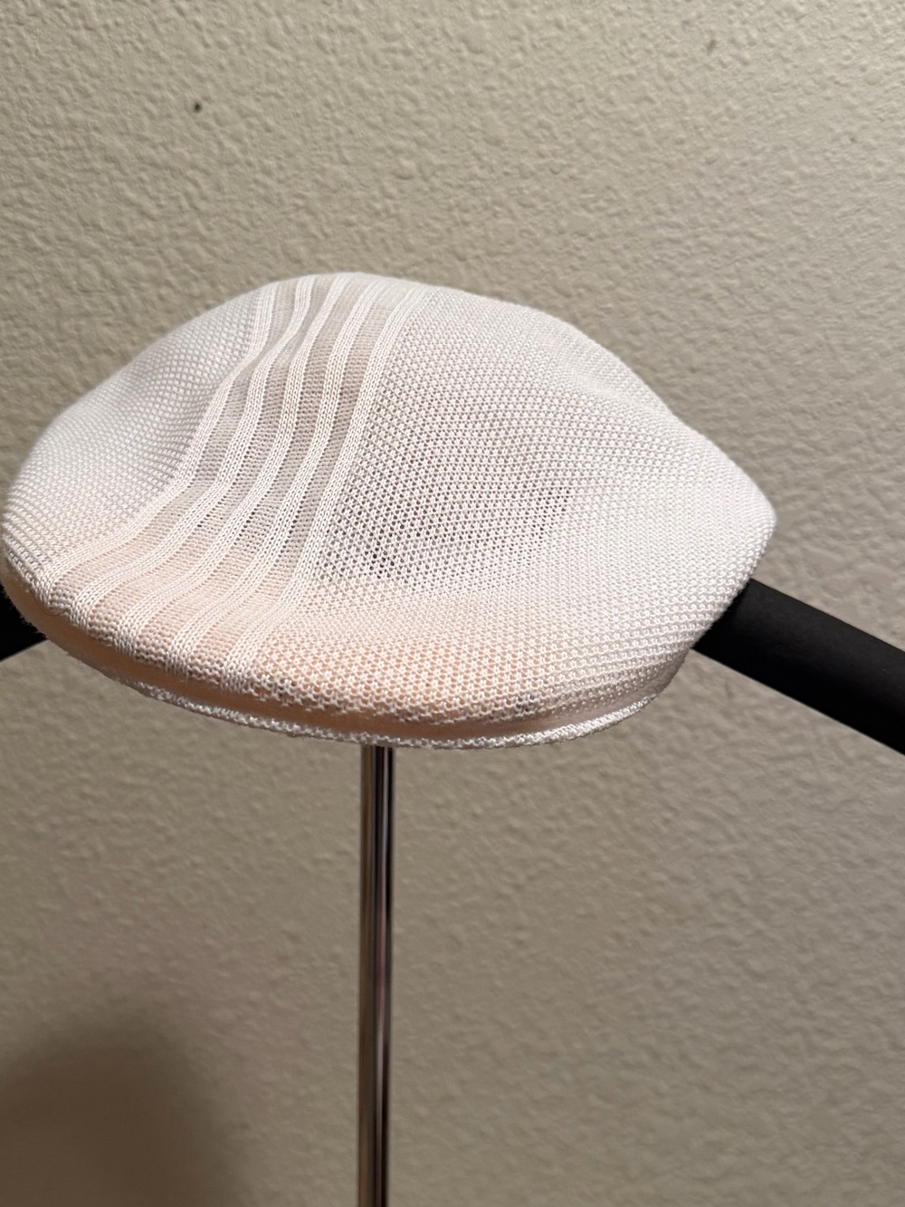 Sean John White Open-Weave Knit Ivy Cap / Flat Cap – Size L/XL